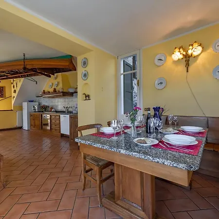 Villa San Siro Sleeps 8 Wifi