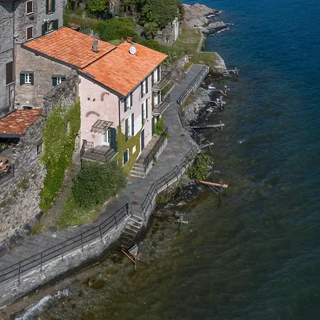 Villa San Siro Sleeps 8 Wifi Rezzonico
