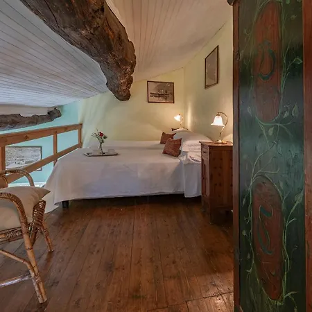 San Siro Sleeps 8 Wifi Villa Rezzonico